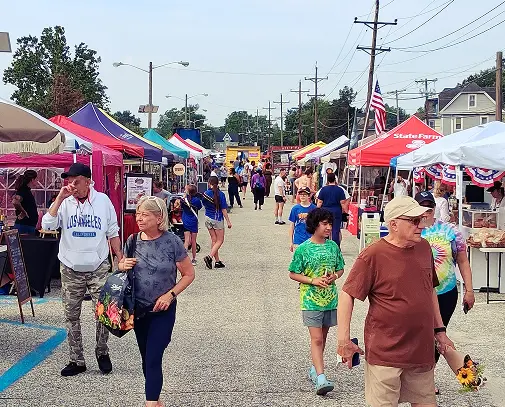 woodbury farmer market Saturdays on Railroad Avenue, June through September